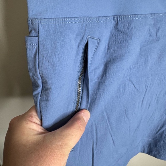 NWT ATHLETA Size 16 Light Blue Trekkie North Shorts. Has zipper pockets - Picture 3 of 9